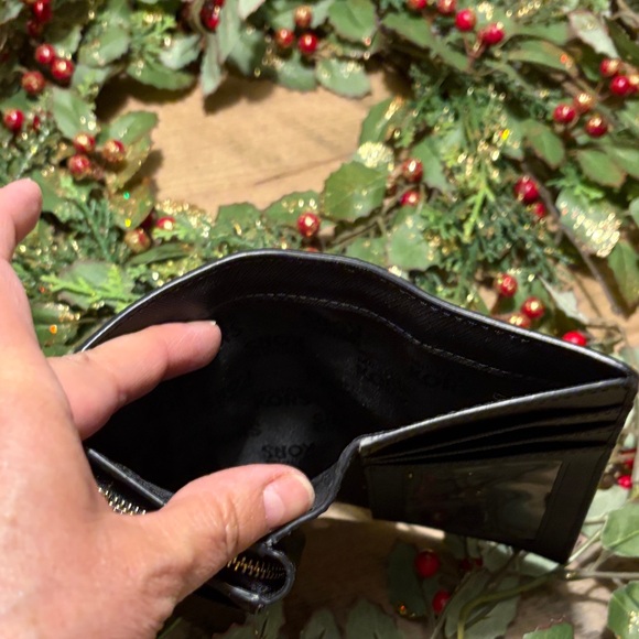 Michael Kors Elegant Black Crossbody Bag and Wallet - Picture 11 of 13